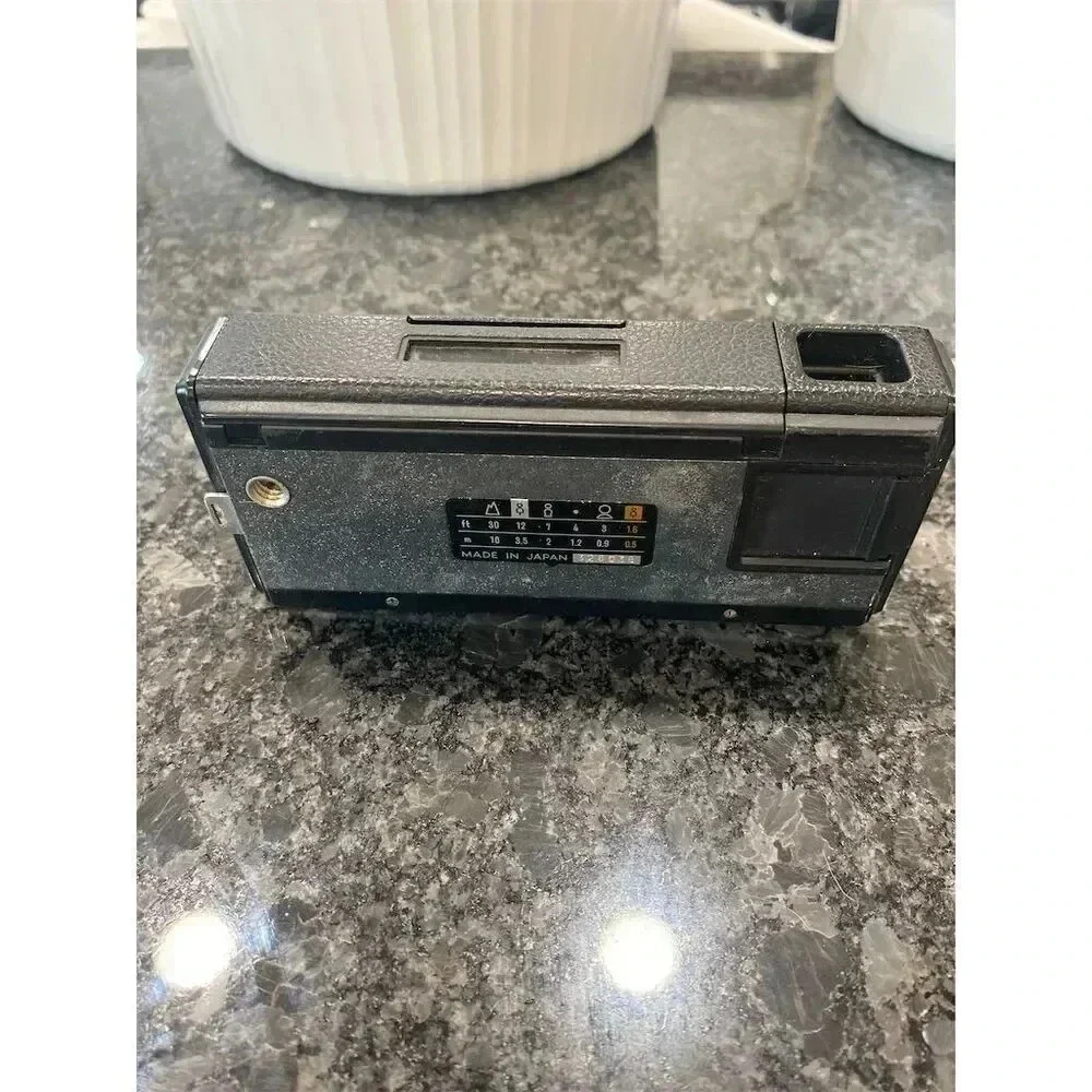 Vintage Minolta Pocket Autopak 70 110 Film Camera